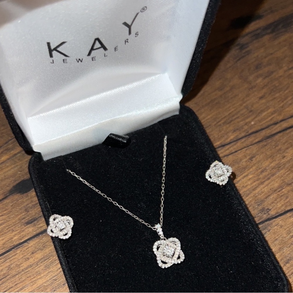 Kay jewelers center of me necklace and ear rings